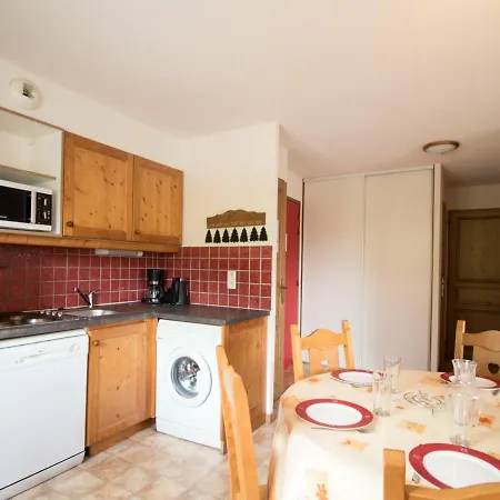 Spacieux 6 Pers Au Pied Des Pistes Avec Parking, Terrasse Et Wifi A Val-cenis - Fr-1-508-138 Appartement Lanslevillard